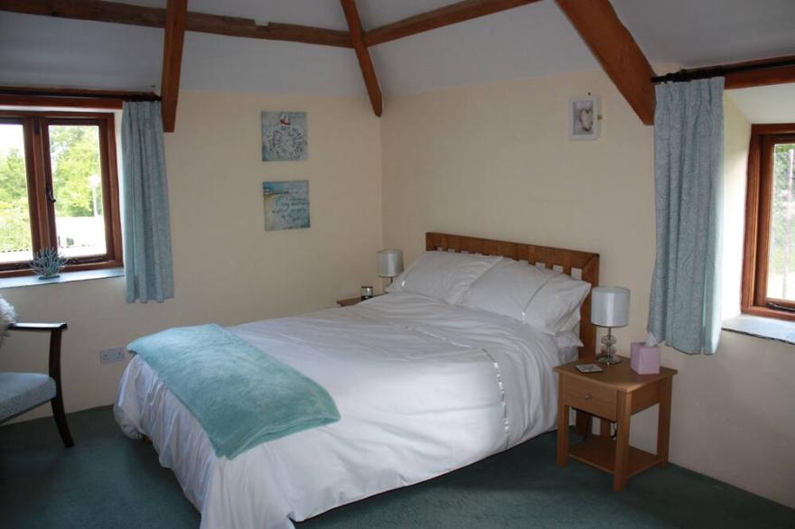 Converted barn within walking distance of local shops and beaches