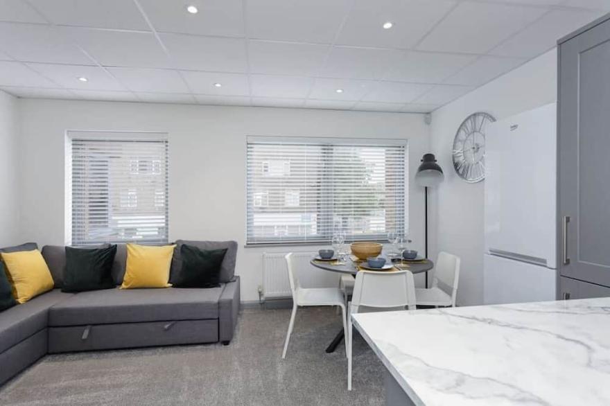 Sovereign Gate 1 - Beautifully appointed 2 bedroom apartment in City Centre