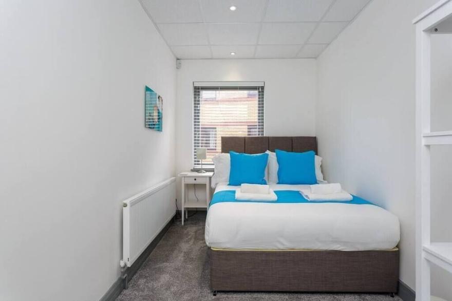 Sovereign Gate 1 - Beautifully appointed 2 bedroom apartment in City Centre