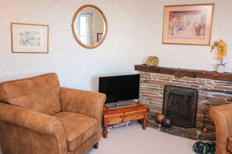 3 TOP VIEW COTTAGES, family friendly, with a garden in Salcombe