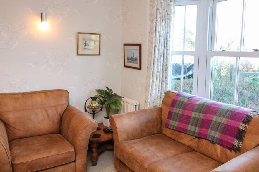 3 TOP VIEW COTTAGES, family friendly, with a garden in Salcombe