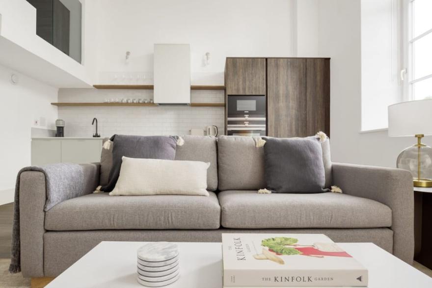 Luxe Hackney Duplex 1BR, nr Cambridge Heath Station, by Blueground