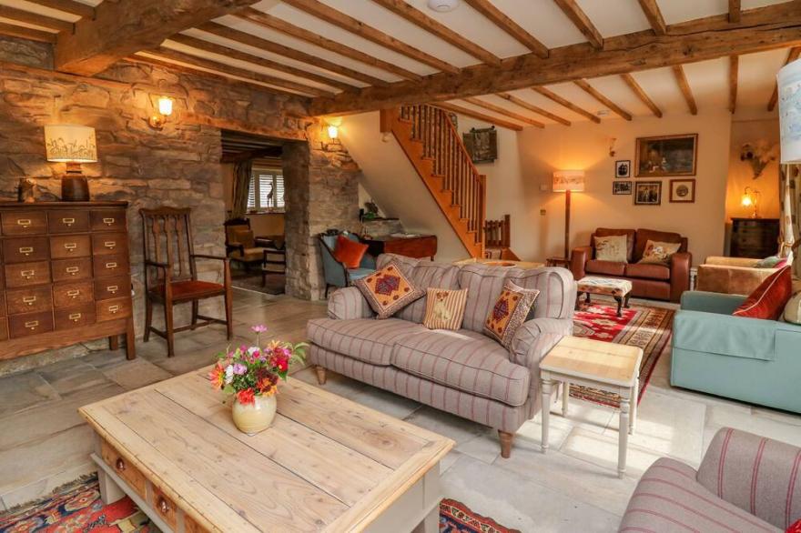PEN BONT HOME FARM, pet friendly, with open fire in Builth Wells