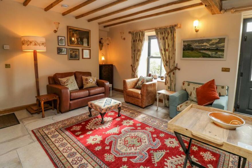 PEN BONT HOME FARM, pet friendly, with open fire in Builth Wells
