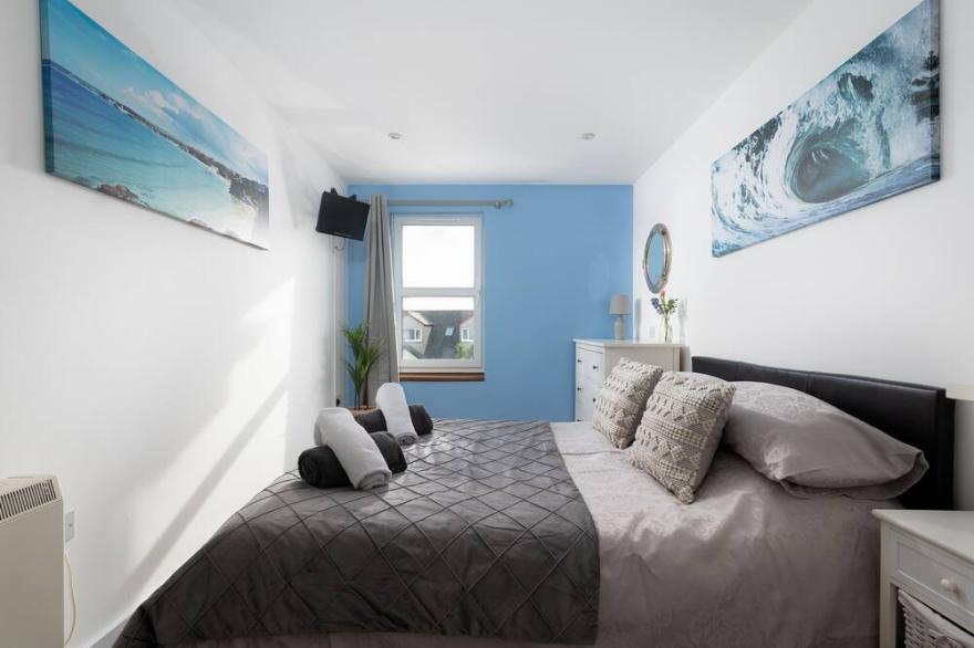 Seabreeze Newquay 2 min walk to beach, private parking on a quiet road