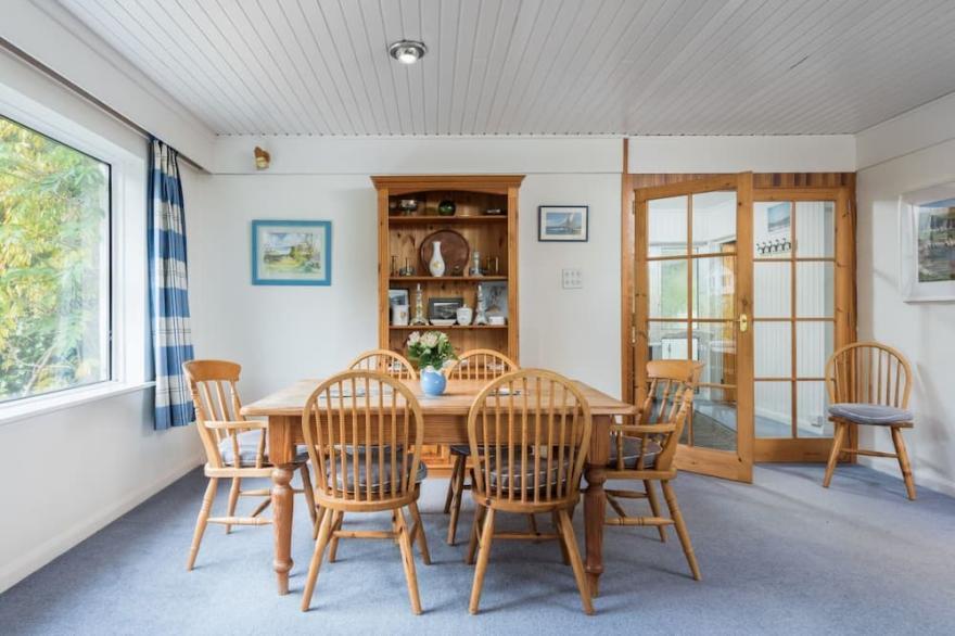 Large 4 Bed Home with Stunning River Views, Private Garden & Parking - Sleeps 8!
