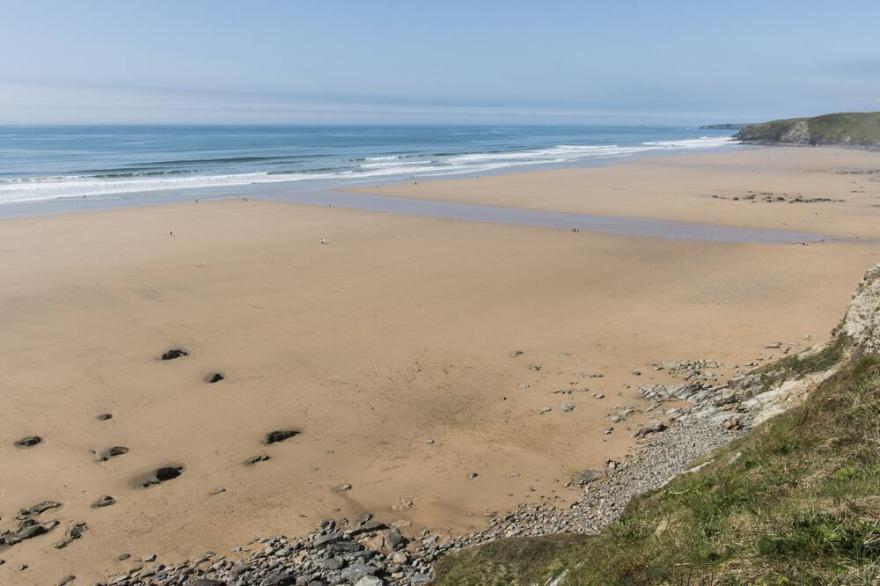OCEAN HEIGHTS, family friendly, country holiday cottage in Newquay