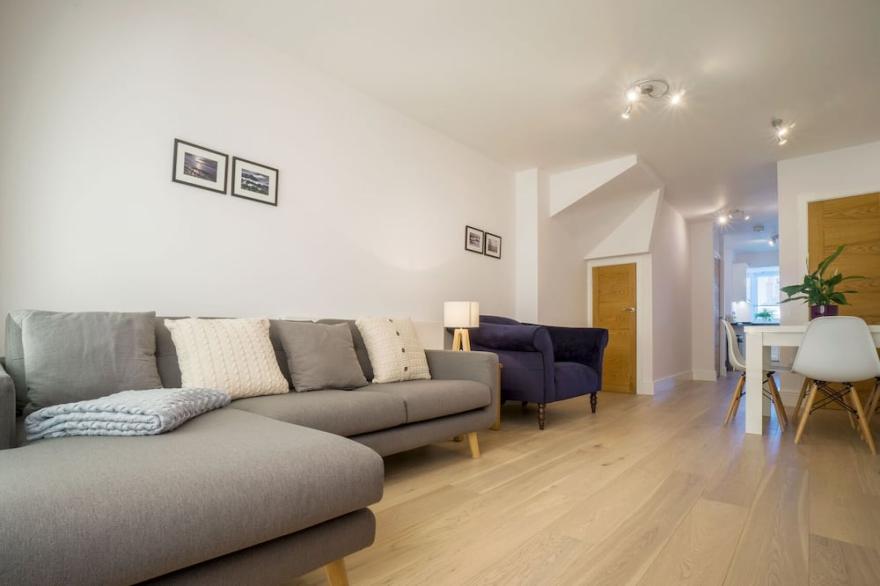 OCEAN HEIGHTS, family friendly, country holiday cottage in Newquay