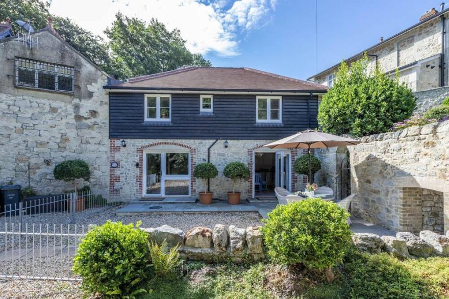 Bright modern cottage in the popular village Bonchurch