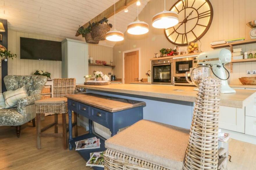 HIGH RIGG WOODLAND COTTAGE, family friendly in Brampton, Cumbria