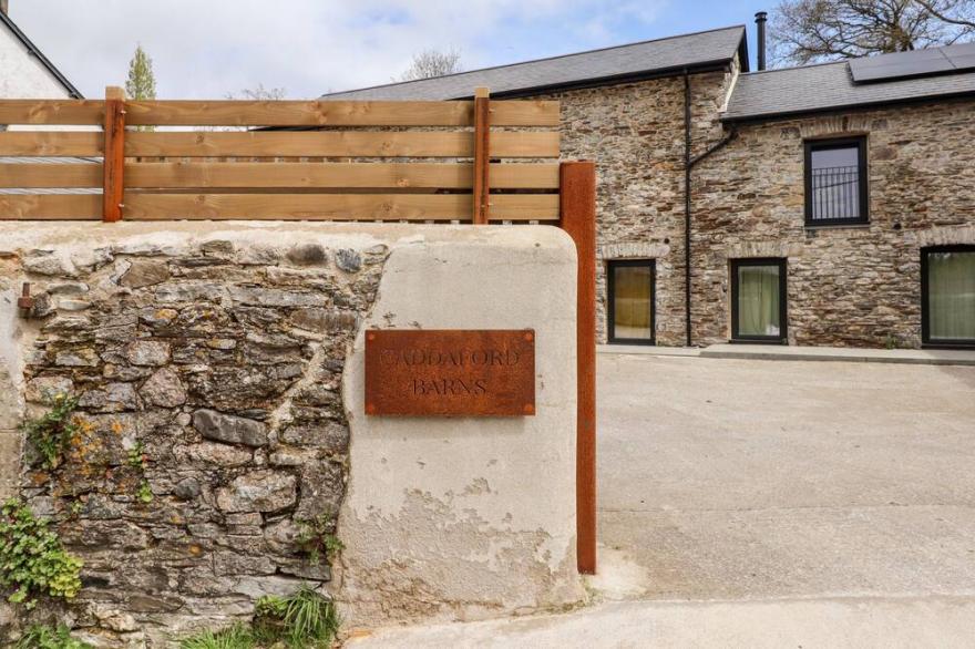 NO 1 CADDAFORD BARNS, family friendly in Buckfastleigh