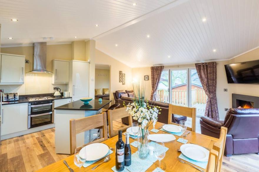 SUNNYBANK LODGE, family friendly, with a garden in Windermere