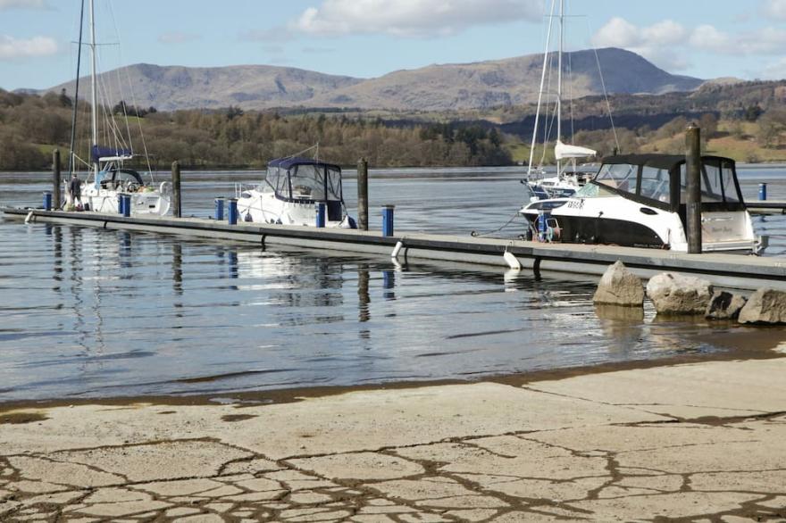 EASEDALE LODGE, pet friendly, with hot tub in Windermere
