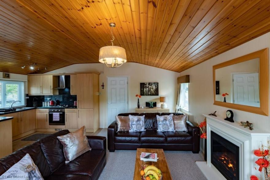 BIRTHWAITE LODGE, pet friendly, with a garden in Windermere