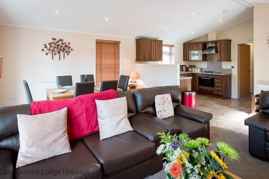 HORSESHOE LODGE, family friendly, with a garden in Windermere