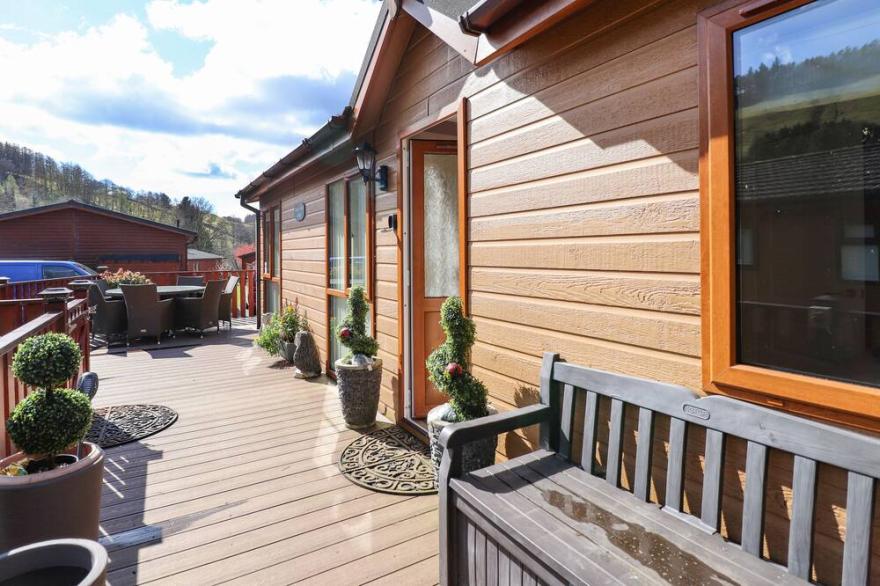 VALLEY VIEW LODGE, family friendly, with a garden in Windermere