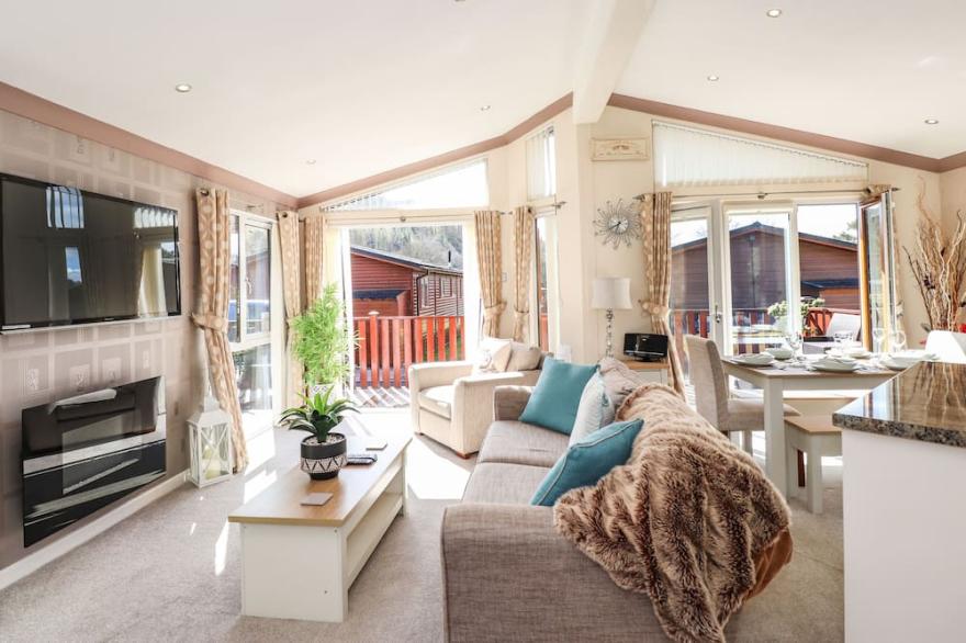 VALLEY VIEW LODGE, family friendly, with a garden in Windermere