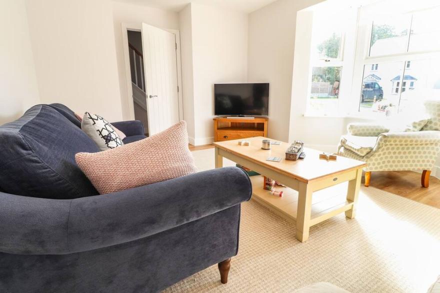 4 LLAIN YR EGLWYS, pet friendly in Newport, Pembrokeshire