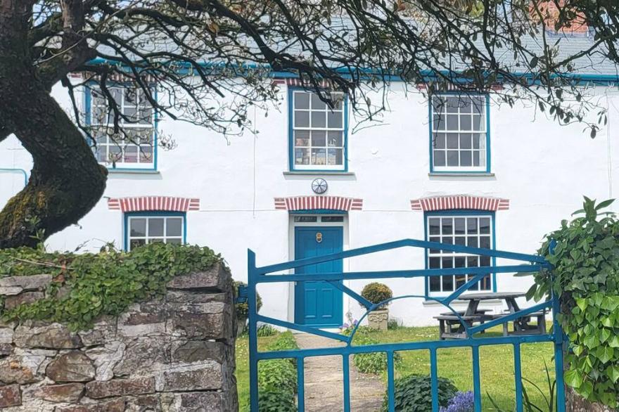 LANGFORD BARTON, pet friendly, with open fire in Widemouth Bay