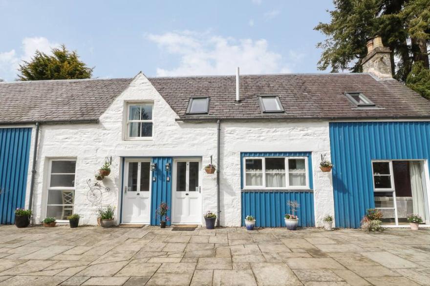 PUCCINI, pet friendly, with open fire in Strathtay