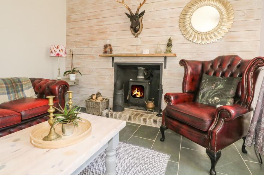 HORSLEY COTTAGE, pet friendly, character holiday cottage in Strontian