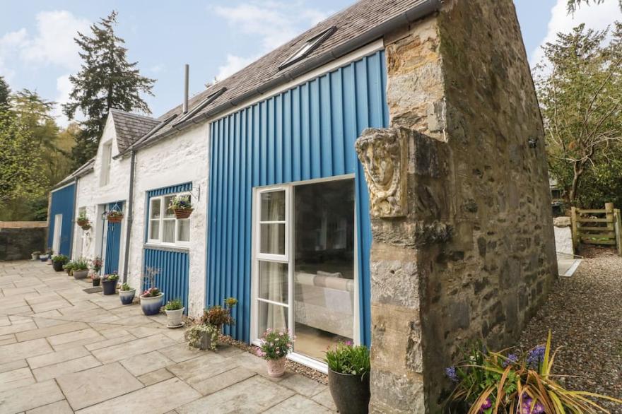 VERDI, pet friendly, with open fire in Strathtay