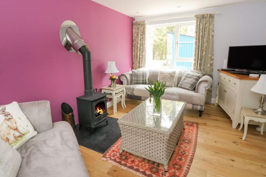 VERDI, pet friendly, with open fire in Strathtay