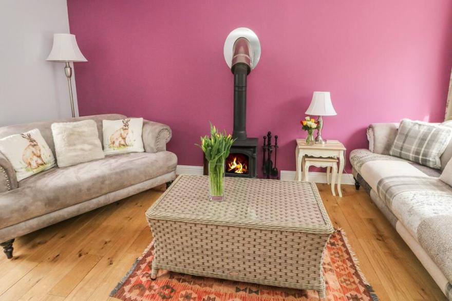VERDI, pet friendly, with open fire in Strathtay