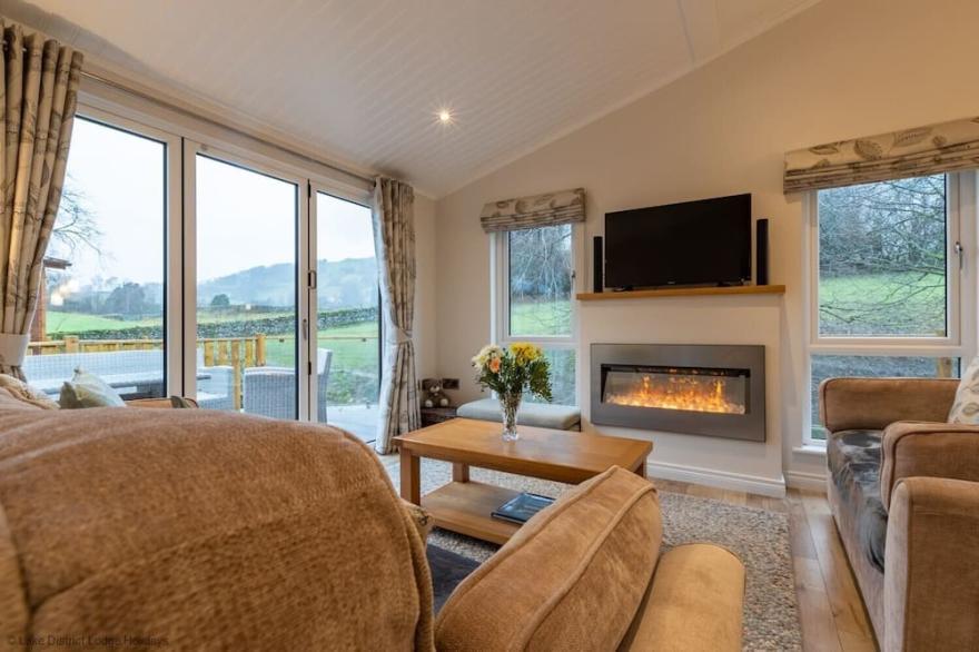 COMRAICH, pet friendly, luxury holiday cottage in Windermere