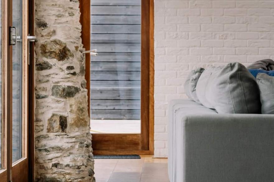 Croyde Barn, Sleeps 9,Hot Tub, Pets