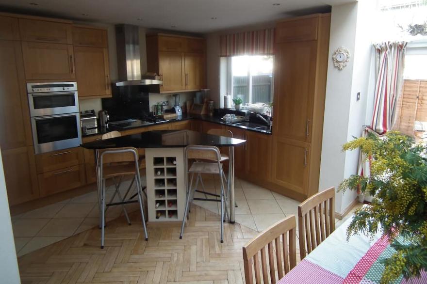 Beautifull   Five  Bedroom House