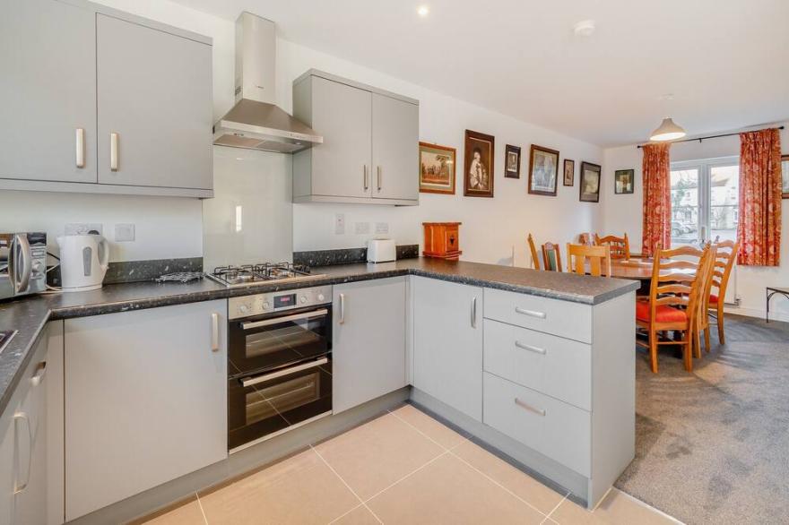 4 bedroom accommodation in Barleythorpe, near Oakham
