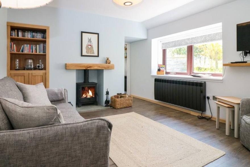 2 TOUGAL, family friendly, country holiday cottage in Mallaig