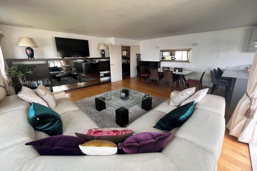 Stunning 3 Double Bedroom Apt in Greenwich 8 min walk to O2 River views