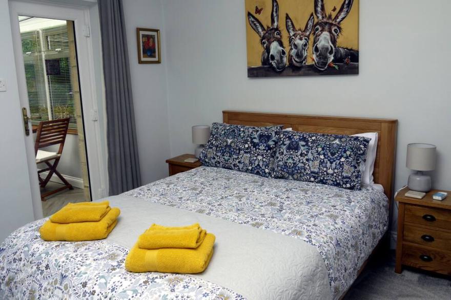 Cosy Stone Cottage - The Bungalow Perrotts Brook - Detached, parking, wifi.
