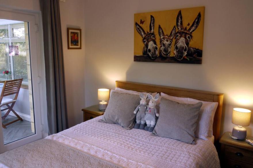 Cosy Stone Cottage - The Bungalow Perrotts Brook - Detached, parking, wifi.