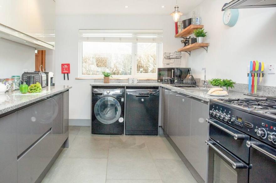 4 bedroom accommodation in Tintagel