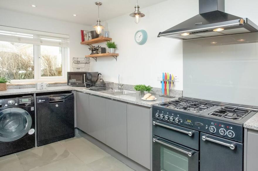 4 bedroom accommodation in Tintagel