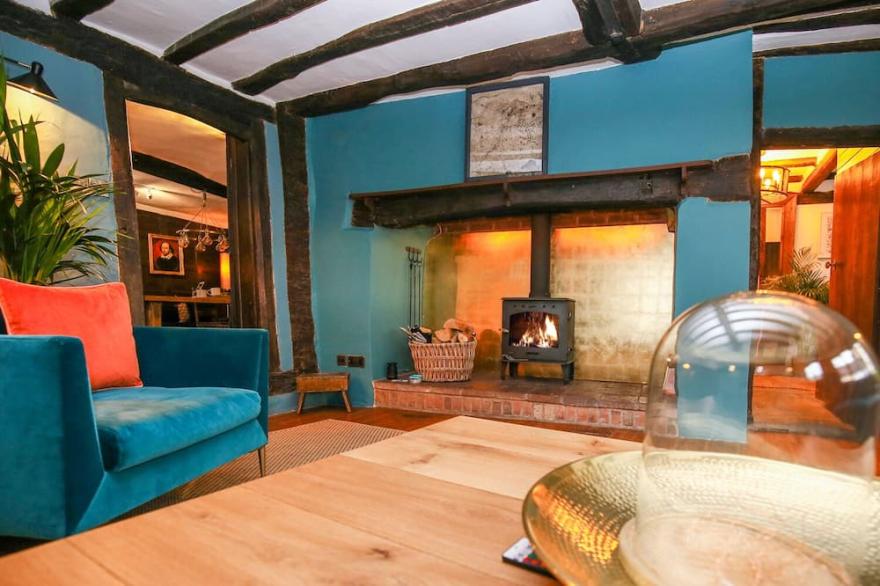 3 MASONS COURT, family friendly in Stratford-Upon-Avon