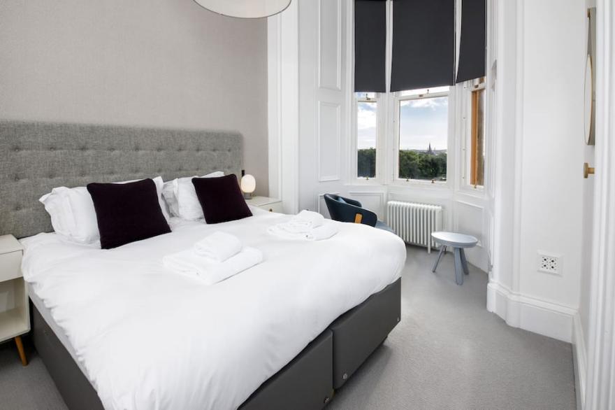 A lews castle that sleeps 6 guests  in 3 bedrooms