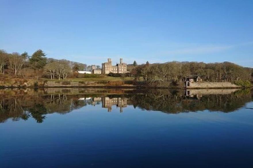 Harris (Deluxe Bedroom)  -  a lews castle that sleeps 2 guests  in 1 bedroom