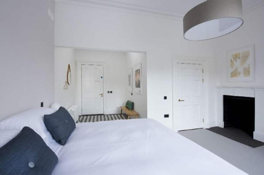 Harris (Deluxe Bedroom)  -  a lews castle that sleeps 2 guests  in 1 bedroom