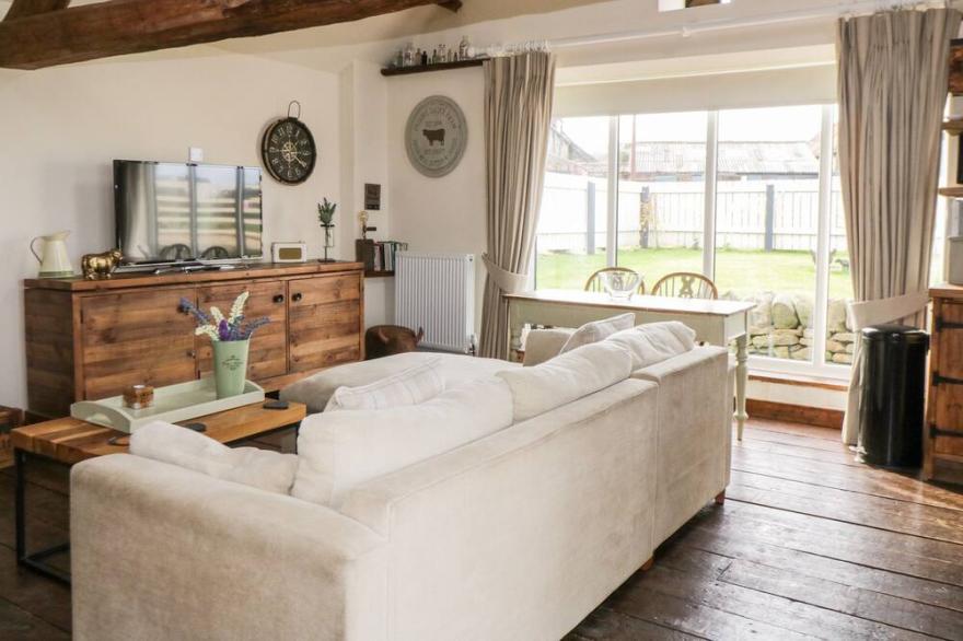 THE COWSHED, pet friendly, character holiday cottage in Hawsker