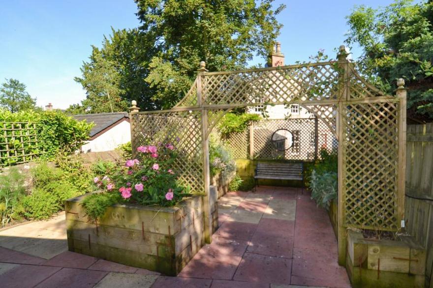 5 bedroom accommodation in Annan