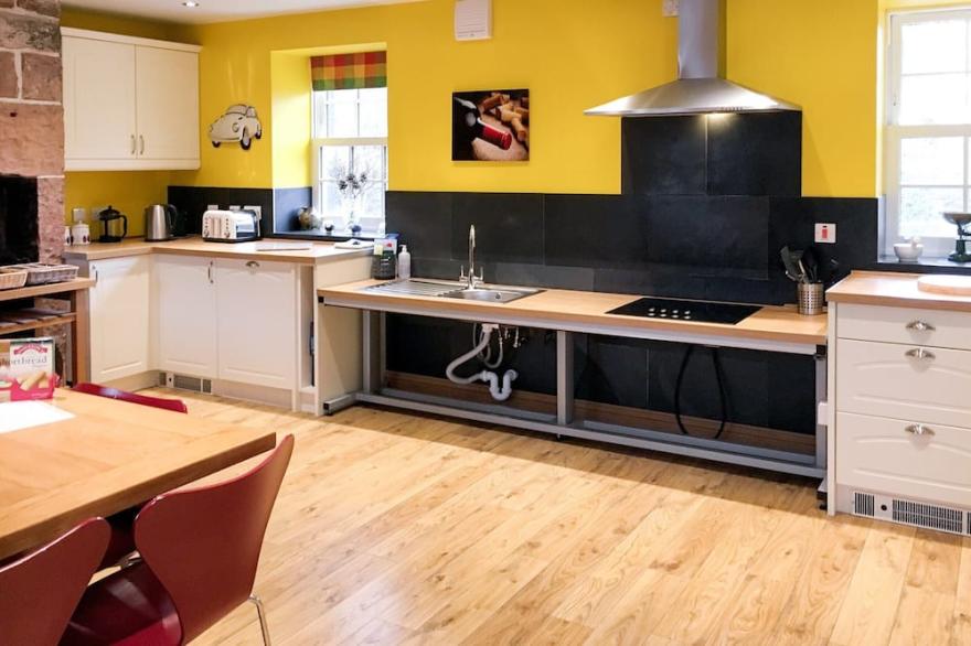 5 bedroom accommodation in Annan