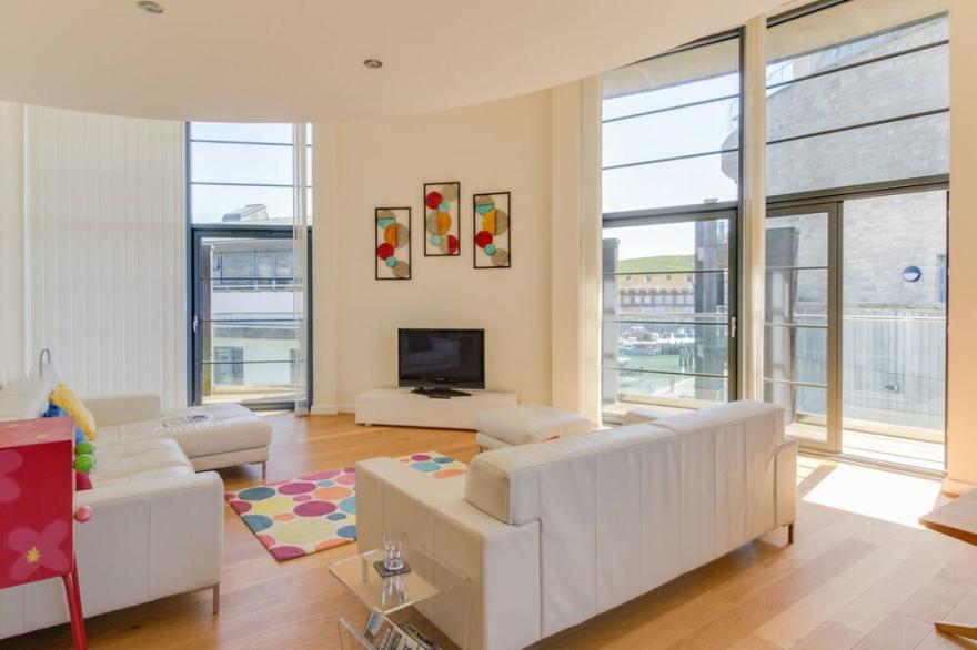 WESTBAY PENTHOUSE, family friendly, with a garden in West Bay