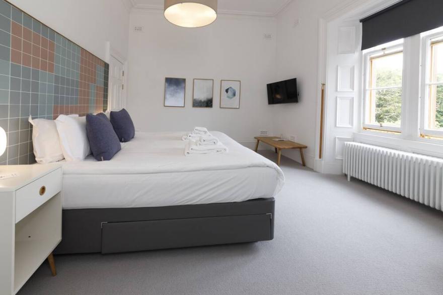 A lews castle that sleeps 2 guests  in 1 bedroom