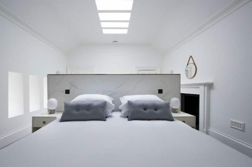 Calanais (Standard Bedroom)  -  a lews castle that sleeps 2 guests  in 1 bedroom