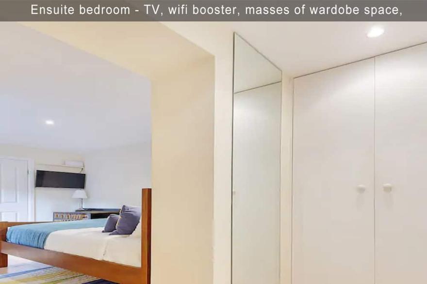 Stylish self contained patio Garden Apartment in London’s fashionable SW6,