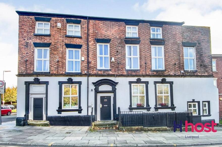 Trendy 2BR | Cathedral View | Baltic Mkt | parking